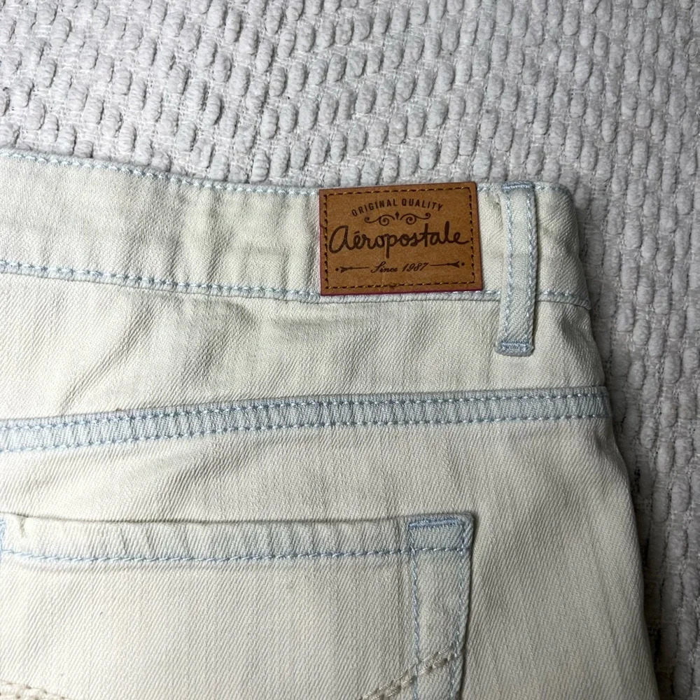 🖤New Aeropostale Light Wash Embroider Denim Shorts🖤 - Picture 10 of 11